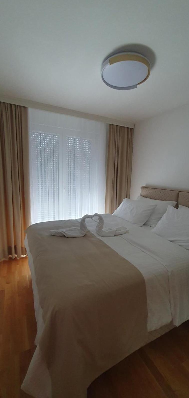 Lux * Tuzla